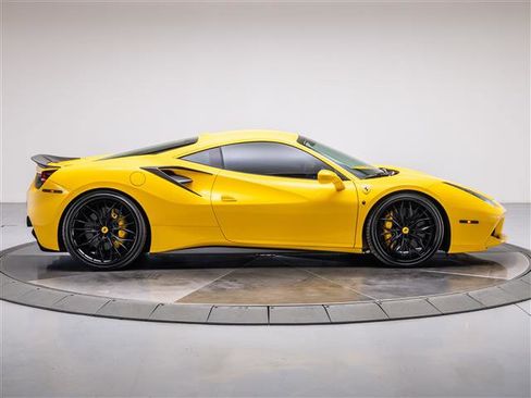 Used 2018 Ferrari 488 GTB RWD image 6