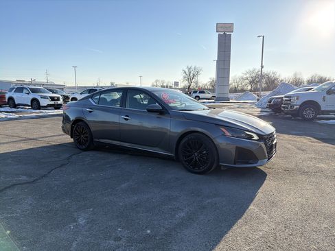 Certified 2025 Nissan Altima 2.5 SV w/ SV Special Edition Package image 3