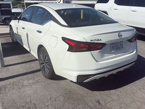 Used 2025 Nissan Altima 2.5 SV FWD image 3