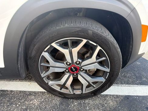 Certified 2023 Kia Seltos SX w/ SX Sunroof Package AWD/4WD image 7