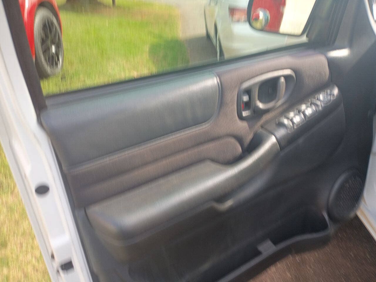 Used 2003 Chevrolet S10 Pickup LS AWD/4WD image 12