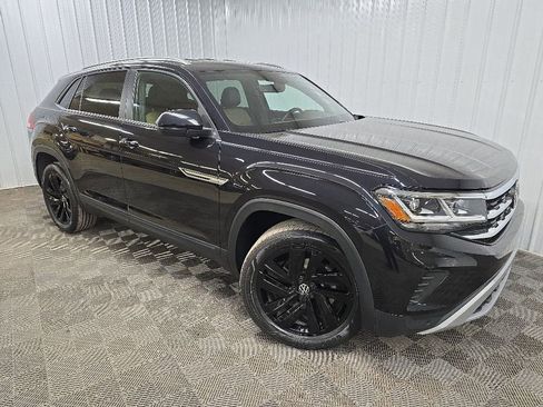 Used 2023 Volkswagen Atlas Cross Sport SE w/ Black Wheel Package FWD image 7