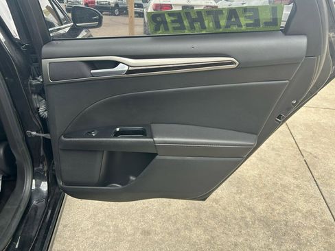 Used 2015 Ford Fusion SE w/ Equipment Group 202A FWD image 15