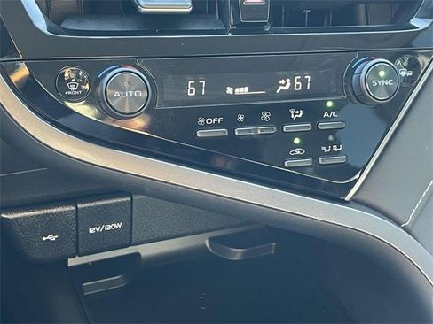 Used 2024 Toyota Camry SE image 20