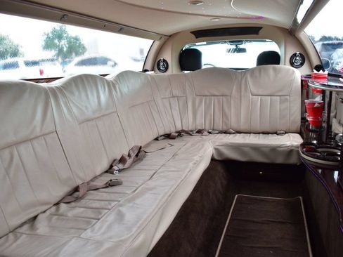 Used 2007 Lincoln Town Car Executive RWD image 23