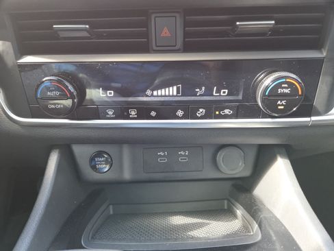 Used 2025 Nissan Rogue SV FWD image 13