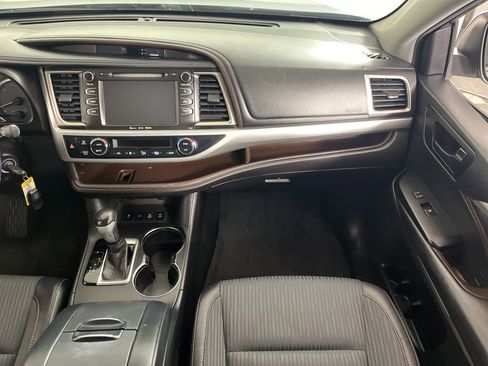 Used 2017 Toyota Highlander Plus image 17