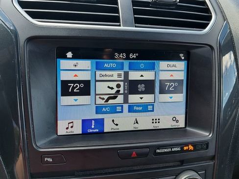 Used 2018 Ford Explorer XLT w/ Equipment Group 202A FWD image 29