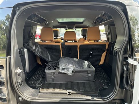 Used 2023 Land Rover Defender 110 V8 image 33