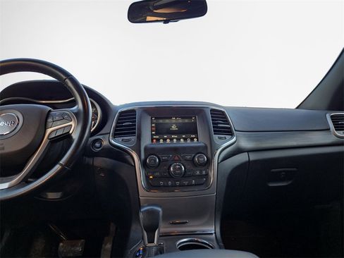 Used 2021 Jeep Grand Cherokee Laredo image 22