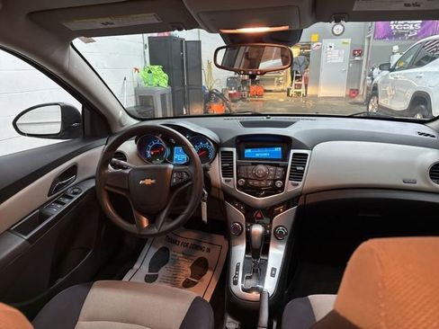 Used 2014 Chevrolet Cruze LS image 19