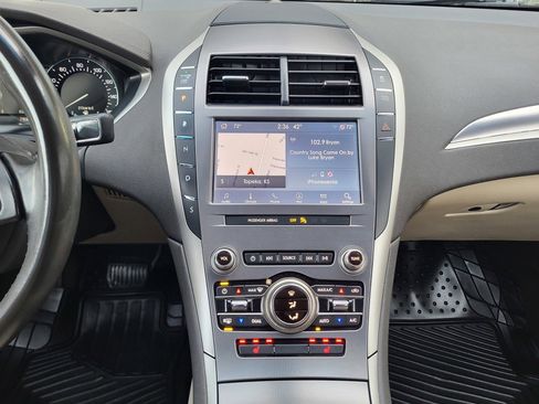 Used 2020 Lincoln MKZ w/ Convenience Package image 11
