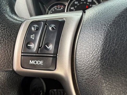 Used 2017 Toyota Yaris L image 27