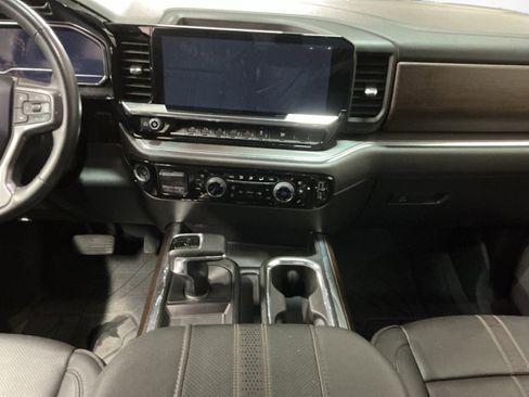 Used 2024 Chevrolet Silverado 1500 High Country w/ Technology Package image 11