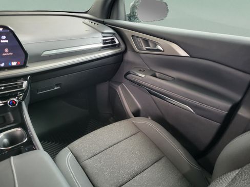 Used 2026 Chevrolet Traverse LT FWD image 10