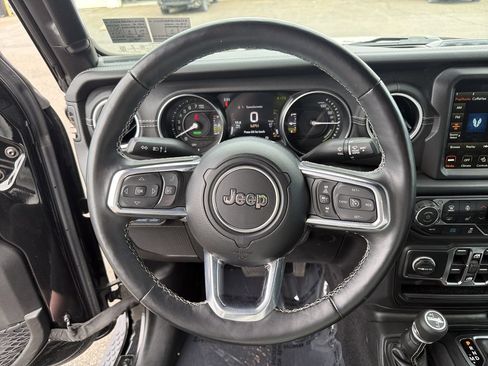 Used 2023 Jeep Wrangler Unlimited Sahara w/ Cold Weather Group AWD/4WD image 22