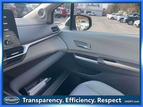 Used 2024 Toyota Sienna XLE image 36
