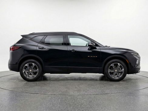 Used 2025 Chevrolet Blazer LT FWD image 11