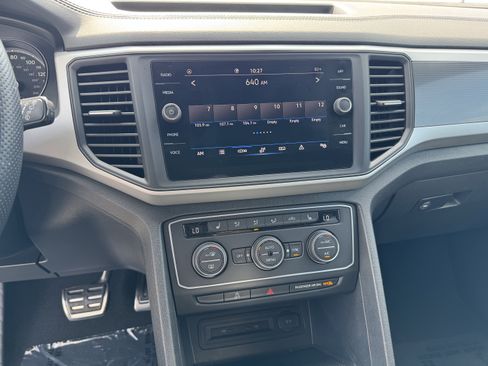 Used 2021 Volkswagen Atlas Cross Sport SE w/ Panoramic Sunroof Package FWD image 22