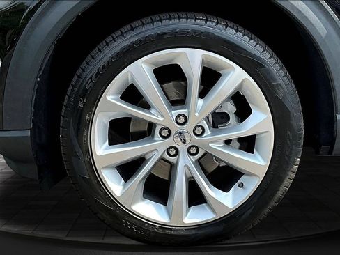 Certified 2024 Ford Explorer Platinum w/ Technology Package AWD/4WD image 37