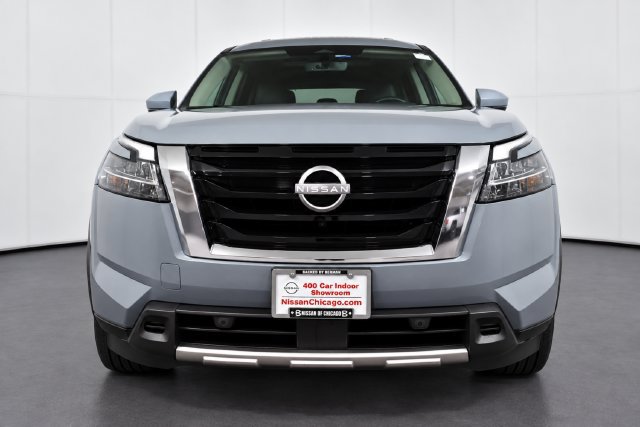 Used 2024 Nissan Pathfinder Platinum AWD/4WD image 2