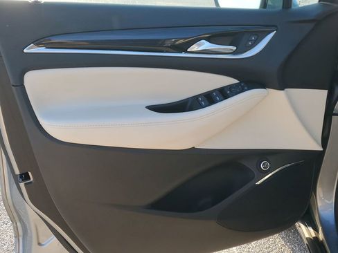 Used 2023 Buick Enclave Essence image 42