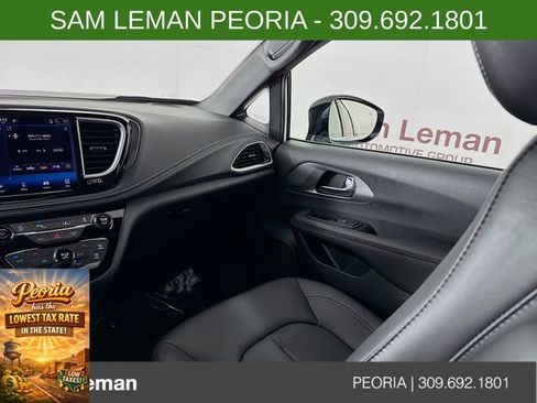 New 2026 Chrysler Pacifica Select image 23