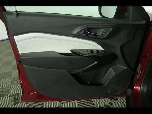 Used 2025 Chevrolet Trax LT FWD image 20