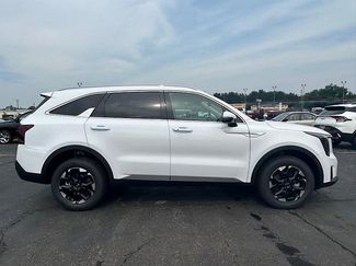 New 2025 Kia Sorento S video 3