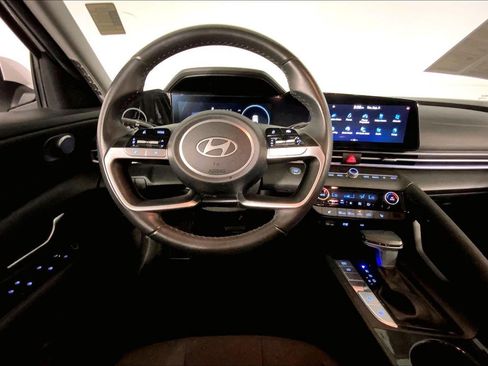 Used 2025 Hyundai Elantra SEL FWD image 5