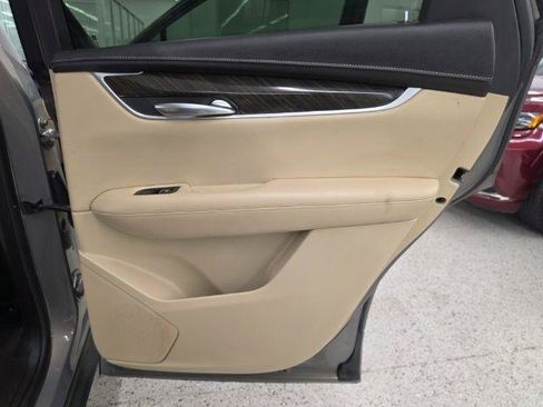 Used 2018 Cadillac XT5 FWD image 37