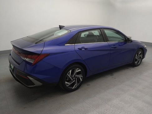 Used 2025 Hyundai Elantra SEL image 10