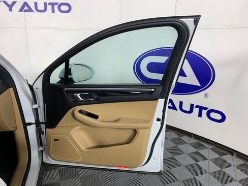 Used 2017 Porsche Macan Base image 37