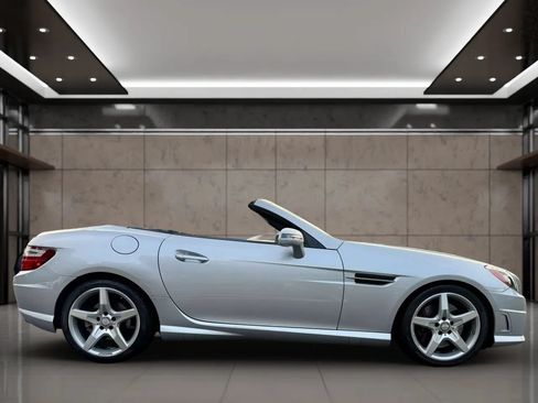 Used 2016 Mercedes-Benz SLK 300 image 26