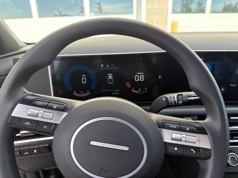 Used 2025 Hyundai Santa Cruz SE AWD/4WD image 10