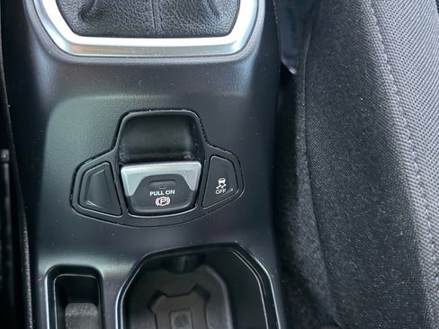 Used 2021 Jeep Renegade Sport image 32