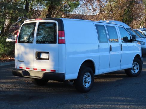 Used 2015 Chevrolet Express 2500 image 4