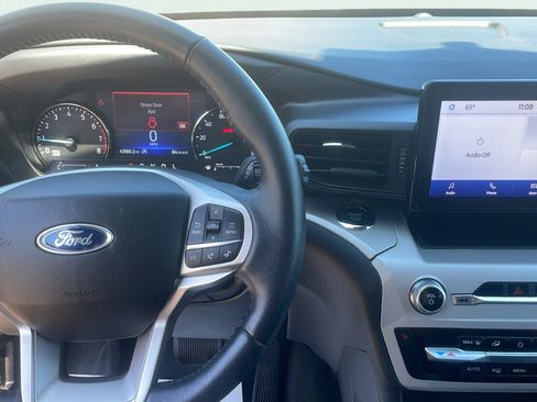 Used 2023 Ford Explorer XLT AWD/4WD image 21