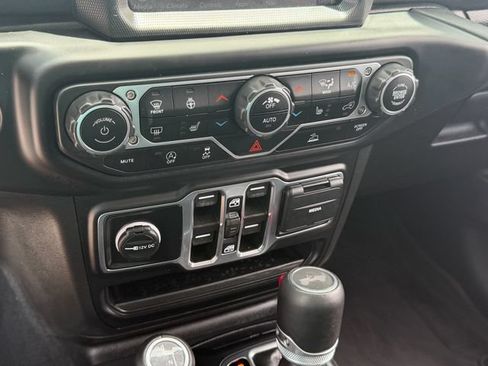 Used 2023 Jeep Wrangler Unlimited Sahara w/ Cold Weather Group AWD/4WD image 17