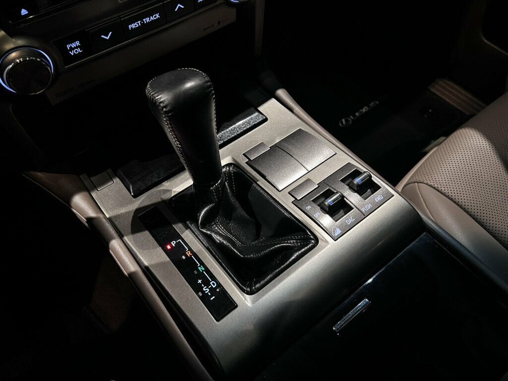 Used 2019 Lexus GX 460 w/ Navigation Package AWD/4WD image 11