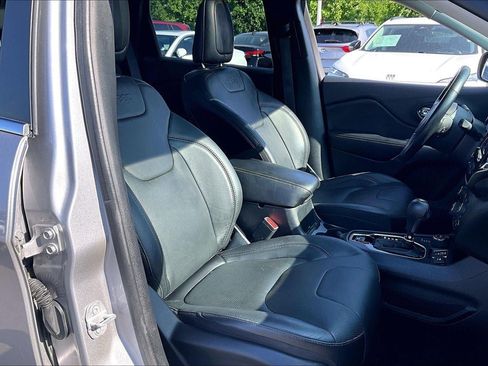 Used 2019 Jeep Cherokee Limited AWD/4WD image 7