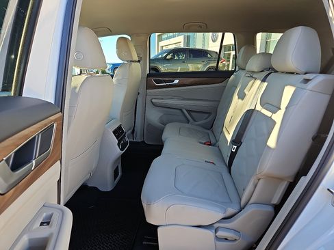 New 2026 Volkswagen Atlas SE image 9