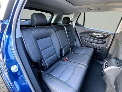 Used 2022 GMC Terrain SLE w/ Driver Convenience Package AWD/4WD image 17