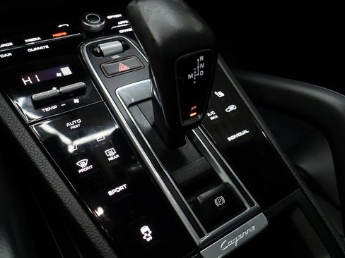 Used 2021 Porsche Cayenne image 25