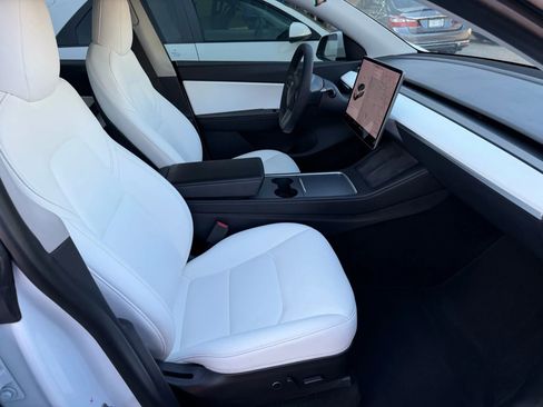 Used 2021 Tesla Model Y Long Range image 12