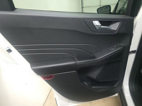 Used 2023 Ford Escape Platinum AWD/4WD image 14