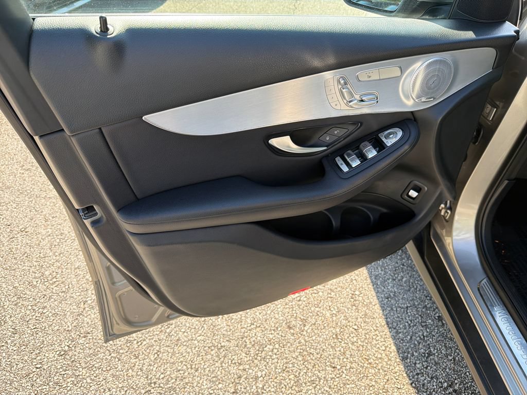 Used 2019 Mercedes-Benz GLC 300 4MATIC w/ Multimedia Package image 10