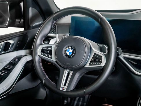 Used 2025 BMW X5 M60i w/ Premium Essential Package image 55