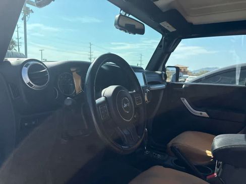 Used 2015 Jeep Wrangler Unlimited Rubicon w/ Connectivity Group AWD/4WD image 5