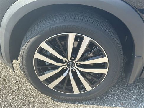 Used 2024 Nissan Pathfinder Platinum w/ Black Appearance Package image 11